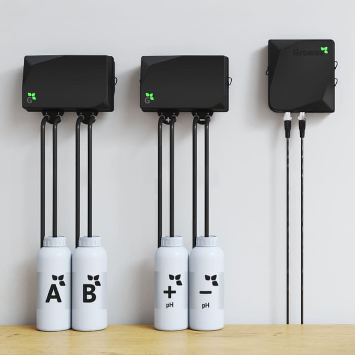 Hydroponic nutrient system with measurement tools.