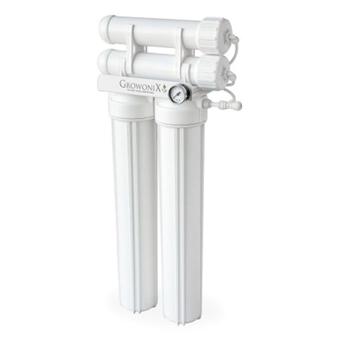 Water filtration system with pressure gauge.